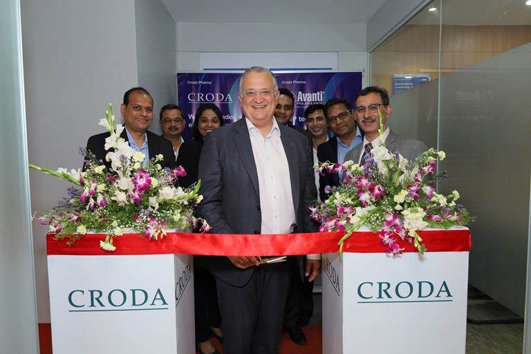 Daniele Piergentili ribbon cutting